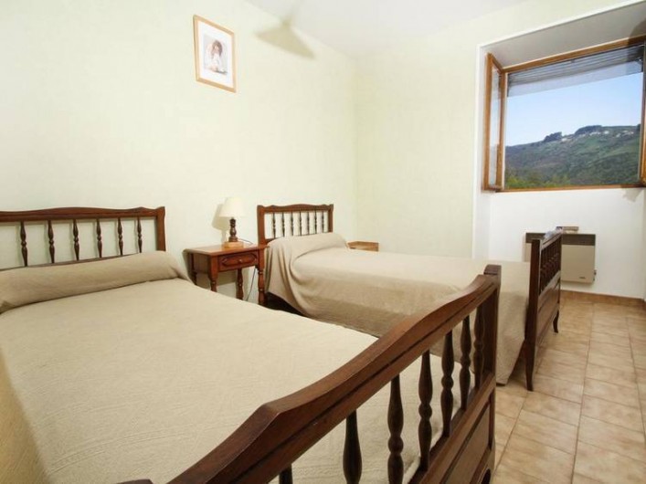 Location de vacances - Gîte à Saint-Étienne-de-Serre - Chambre deux lits