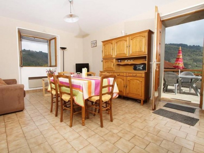 Location de vacances - Gîte à Saint-Étienne-de-Serre - Salon et coinTV