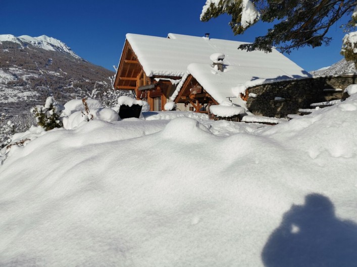 Location de vacances - Chalet à Briançon - Toujours le chalet sous la neige
