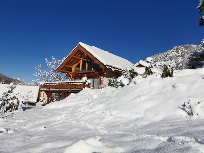 Location de vacances - Chalet à Briançon - Le chalet sous la neige