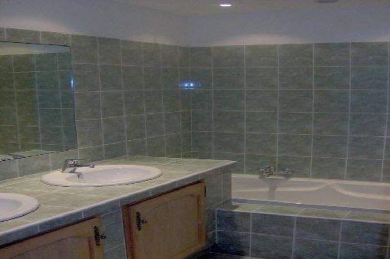 Location de vacances - Gîte à Utelle - Salle de Bain avec baignoire