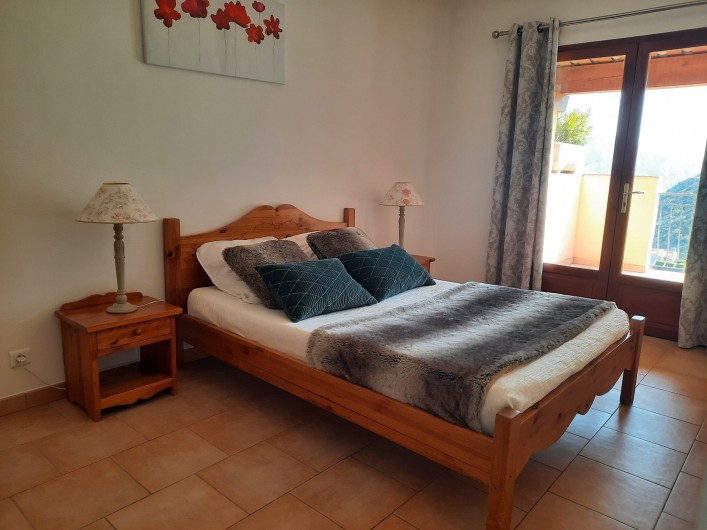 Location de vacances - Gîte à Utelle - Chambre avec un lit double