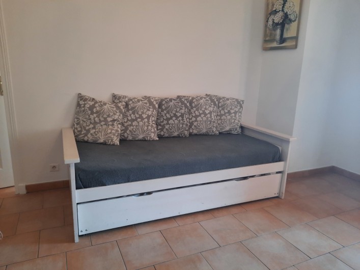 Location de vacances - Gîte à Utelle - Canapé Gigogne                        2 couchages 1 place