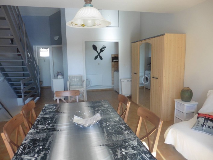 Location de vacances - Appartement à Le Grau d'Agde - salle à manger  cuisine au fond