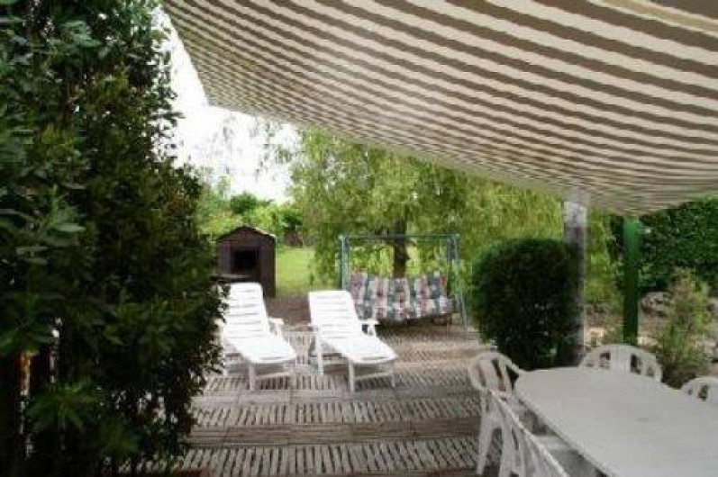 Location de vacances - Maison - Villa à La Guérinière - Terrasse à l'arrière du logement jardin clos de 200M²