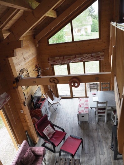 Location de vacances - Chalet à La Pesse - salon vu de la mezzanine