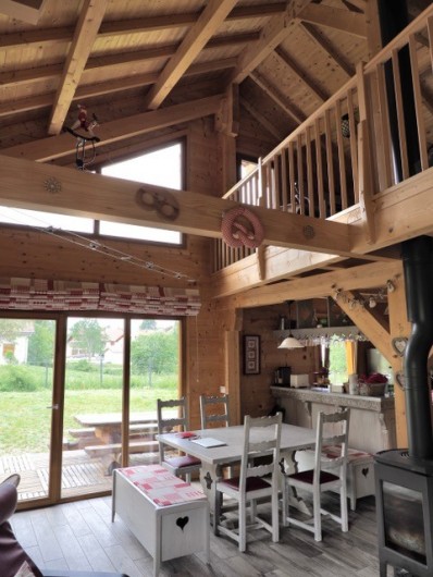 Location de vacances - Chalet à La Pesse - salle à manger et cuisine ouverte