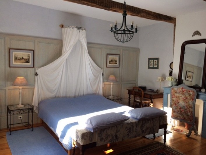 Location de vacances - Maison - Villa à Mirannes - Chambre Bleu, lits jumeaux 90x2m, armoire. Salle de bain privée avec baignoire