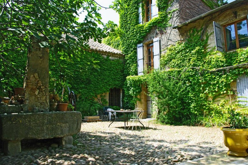Location de vacances - Gîte à Lirac - La cour