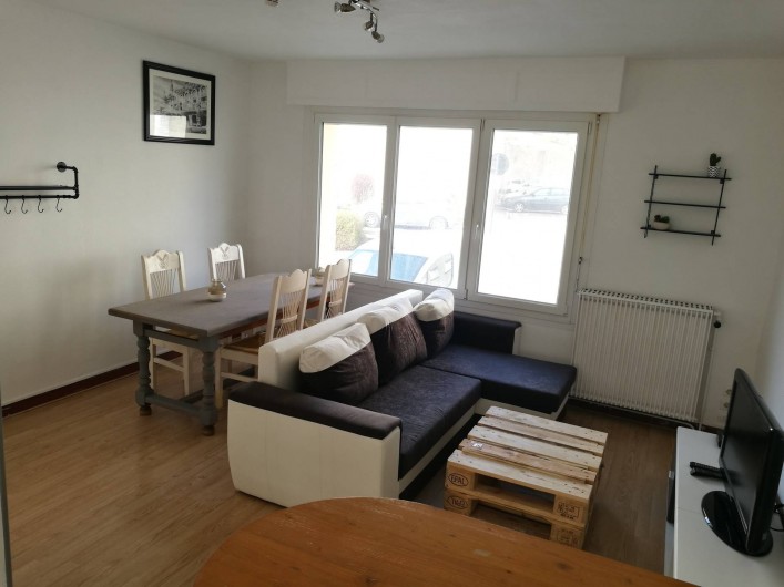 Location de vacances - Appartement à Boulogne-sur-Mer - Le salon et la salle a manger, avec canapé convertible