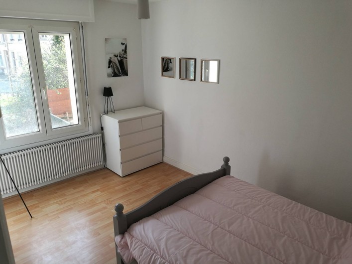 Location de vacances - Appartement à Boulogne-sur-Mer - Chambre avec vue sur jardin