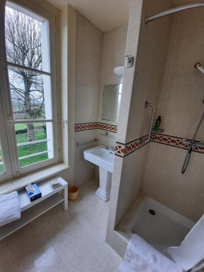 Location de vacances - Château - Manoir à Mesnil-Verclives - et sa salle de bain individuelle