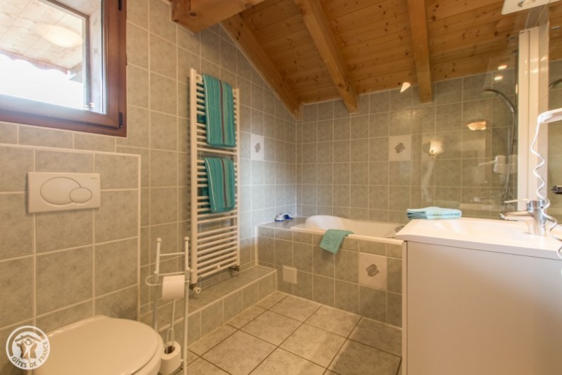 Location de vacances - Chalet à Châtel - salle de bains  en suite de la chambre 5 et 7