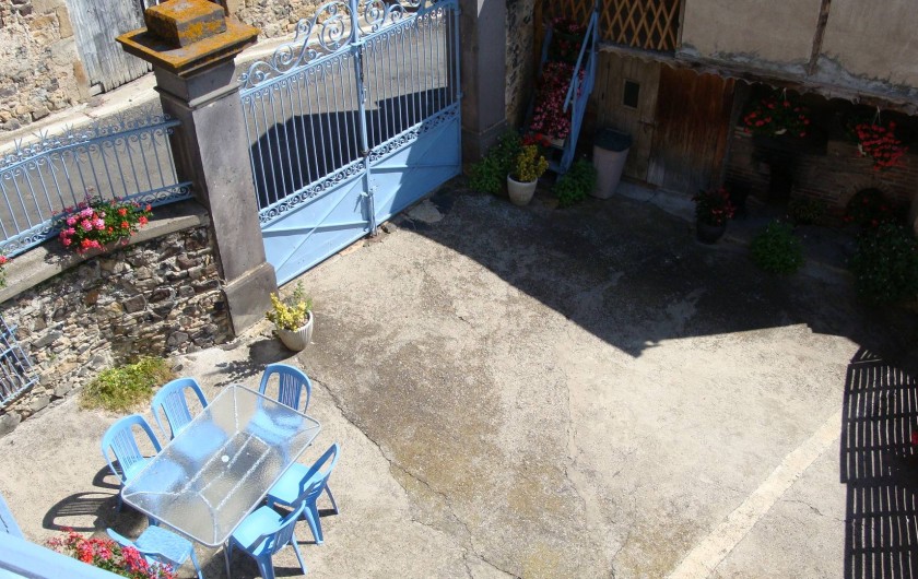 Location de vacances - Maison - Villa à Laps - Cour fermée.