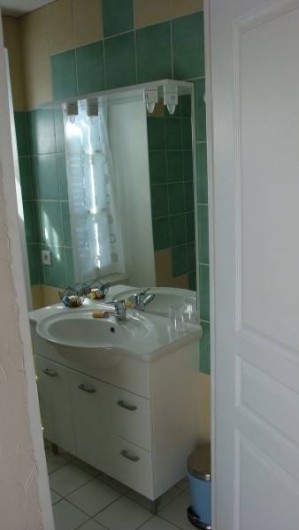 Location de vacances - Maison - Villa à Laps - Première salle d'eau et WC.