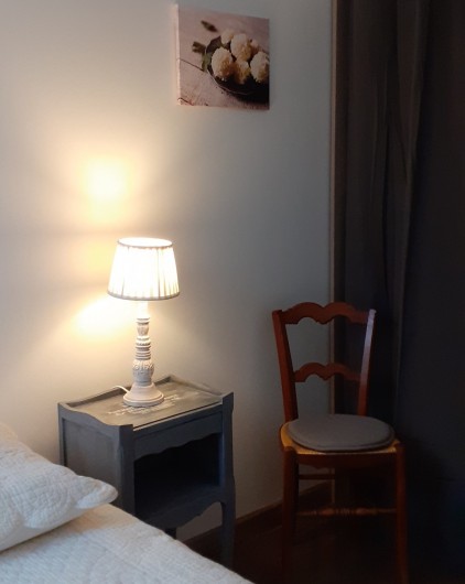 Location de vacances - Appartement à Le Mont-Dore - Détail déco chambre côté cour