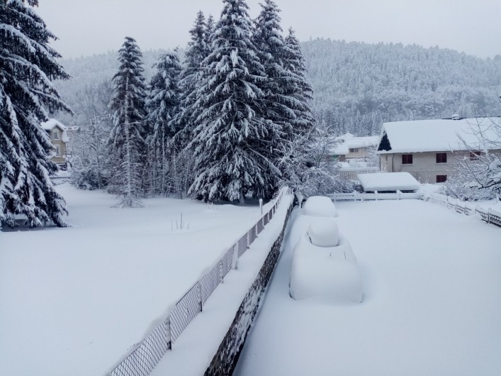 Location de vacances - Appartement à Le Mont-Dore - Vue extérieure de la pièce de vie