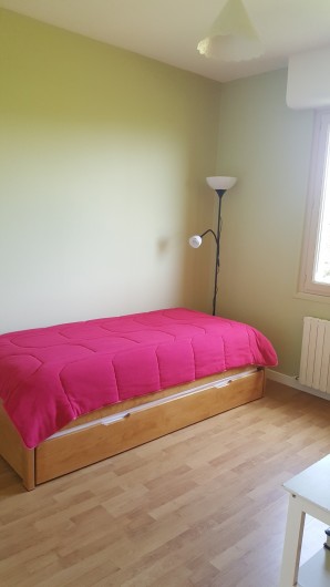 Location de vacances - Villa à Plougrescant - deuxième chambre au rdc avec 2 lits 90