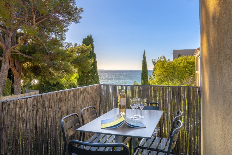 Location de vacances - Appartement à Rayol-Canadel-sur-Mer - Appartement avec un accès direct à la plage jusqu’à 6 pers