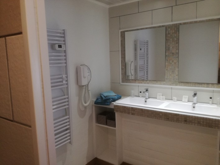 Location de vacances - Chambre d'hôtes à Lus-la-Croix-Haute - salle d eau M Deraismes