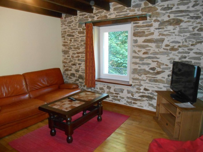 Location de vacances - Maison - Villa à Nouzerolles - salon du haut pour les enfants  coin TV