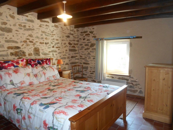 Location de vacances - Maison - Villa à Nouzerolles - chambre bleue lit 140/200 matelas épais