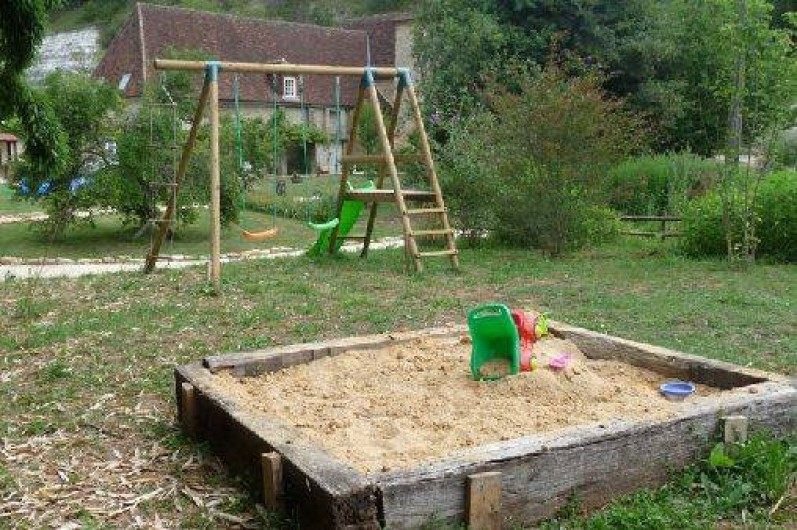 Location de vacances - Gîte à Saint-Chamassy - coin jeux enfant