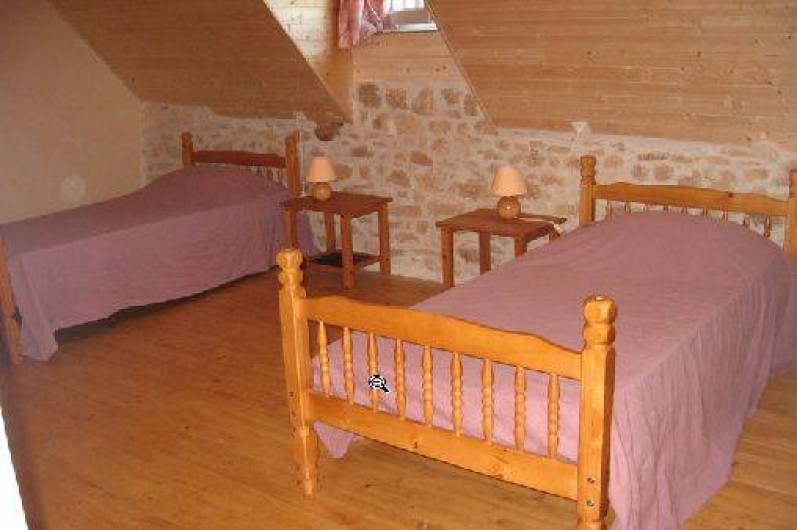 Location de vacances - Gîte à Saint-Chamassy - chambre du haut