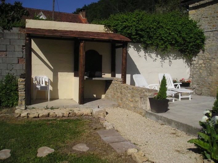 Location de vacances - Gîte à Saint-Chamassy - coin barbecue