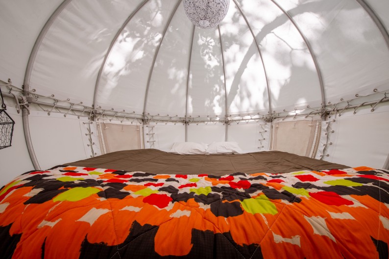 Location de vacances - Yourte à Barjac - Grand lit rond de 2.50 m de diamètre pour 2 à 4 pers