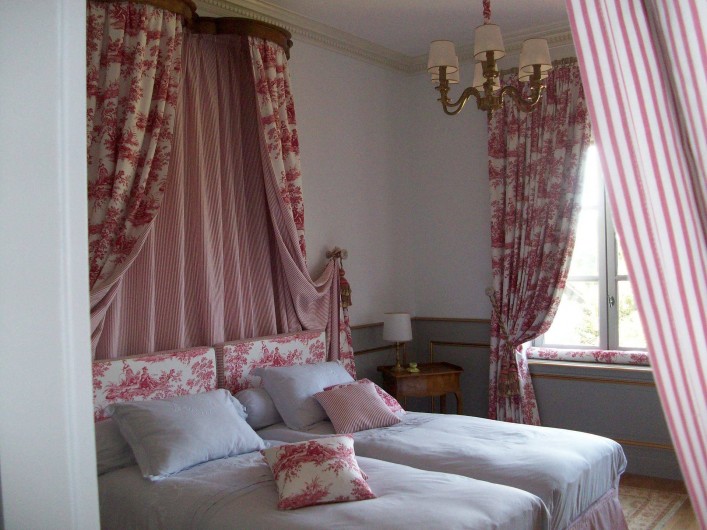 Location de vacances - Chambre d'hôtes à Saint-Trivier-de-Courtes - Notre chambre  romantique "Prélude" style XViiième s.