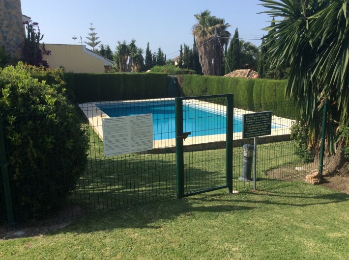 Location de vacances - Villa à Estepona - PISCINE COMMUNE AUX QUATRE MAISONS ENTIEREMENT SECURISEE