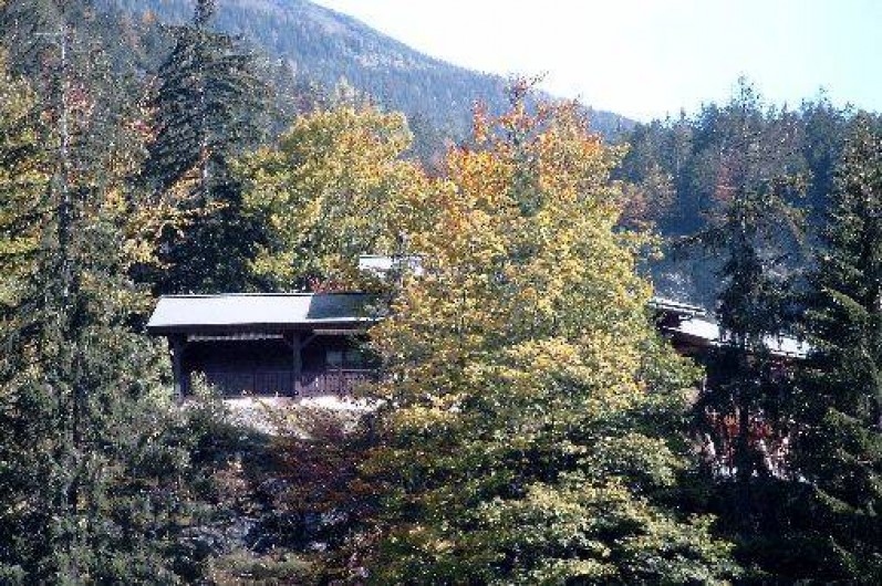 Location de vacances - Appartement à Les Houches - L'appartement côté  lac ( 2eme balcon à partir de la gauche)