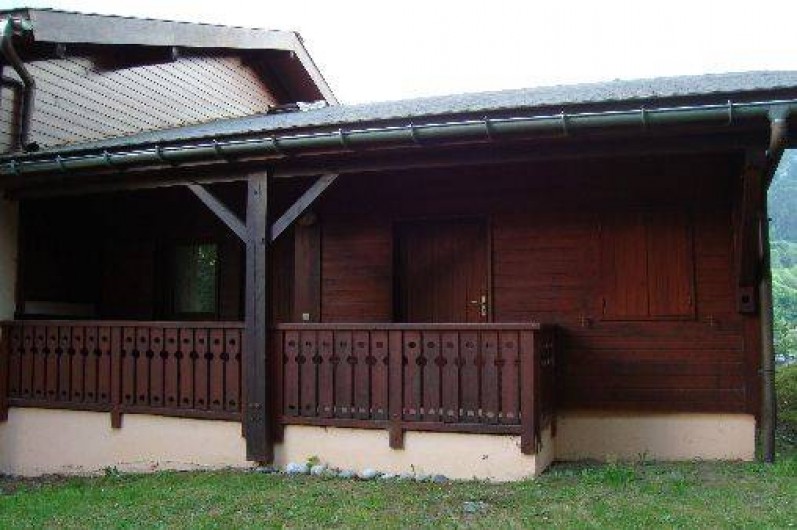 Location de vacances - Appartement à Les Houches - L'appartement côté forêt ( volet ouvert)