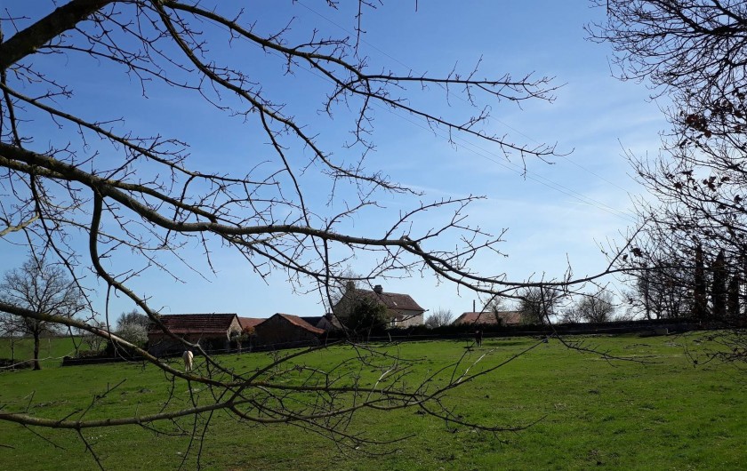 Location de vacances - Gîte à Martiel - Clos du Trep, vue d'ensemble en pleine nature