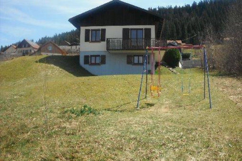 Location de vacances - Chalet à Gérardmer - chalet depuis le jardin