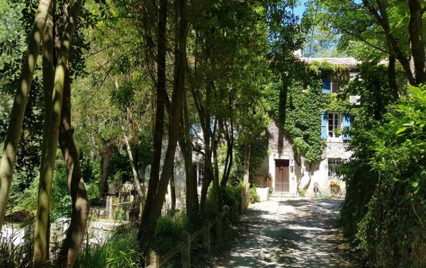 Location de vacances - Gîte à Pezens - Arrivée au Moulin