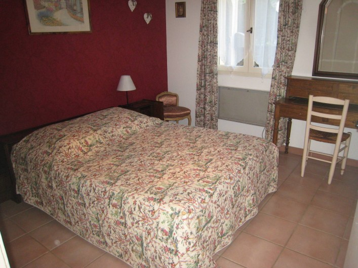 Location de vacances - Appartement à Aix-en-Provence - Chambre avec grande penderie