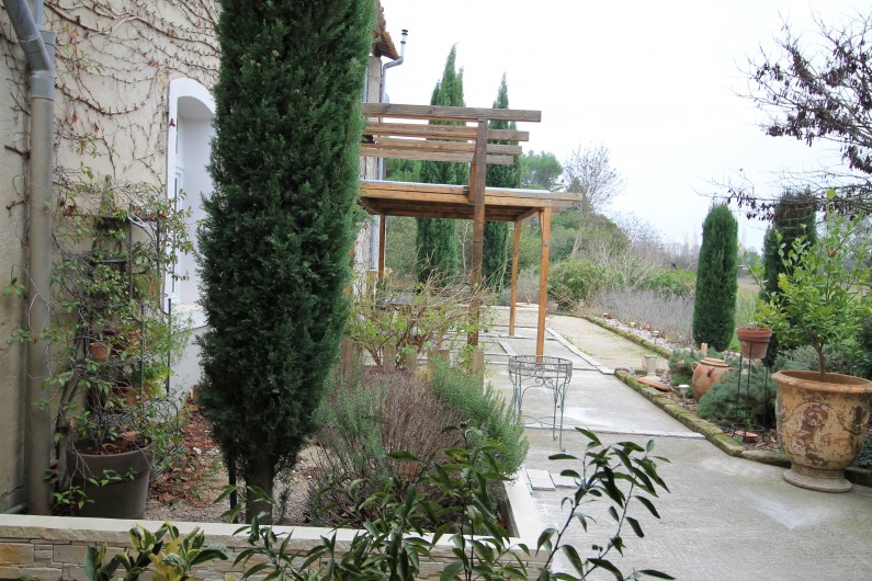 Location de vacances - Mas à Avignon - Extérieur côté jardin