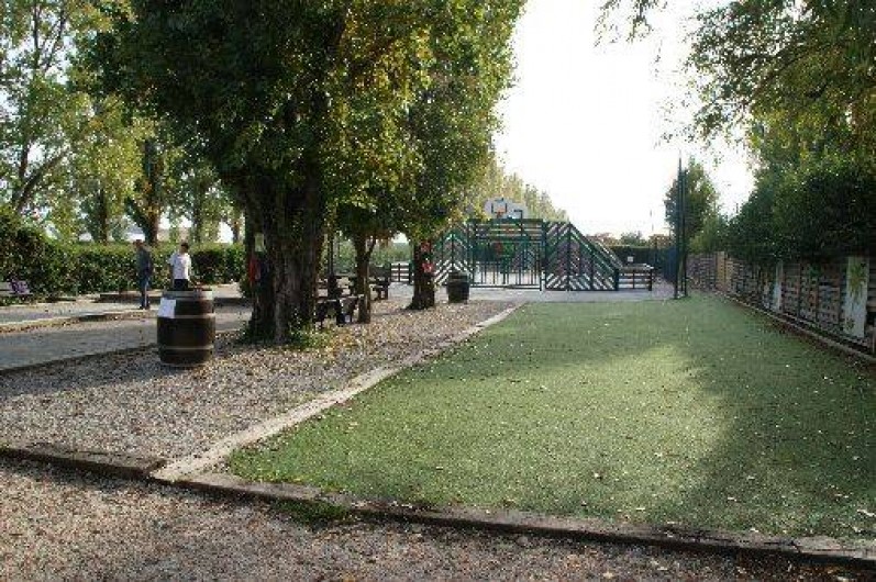 Location de vacances - Bungalow - Mobilhome à Fréjus - Terrain de boules et basket ainsi que tennis de table