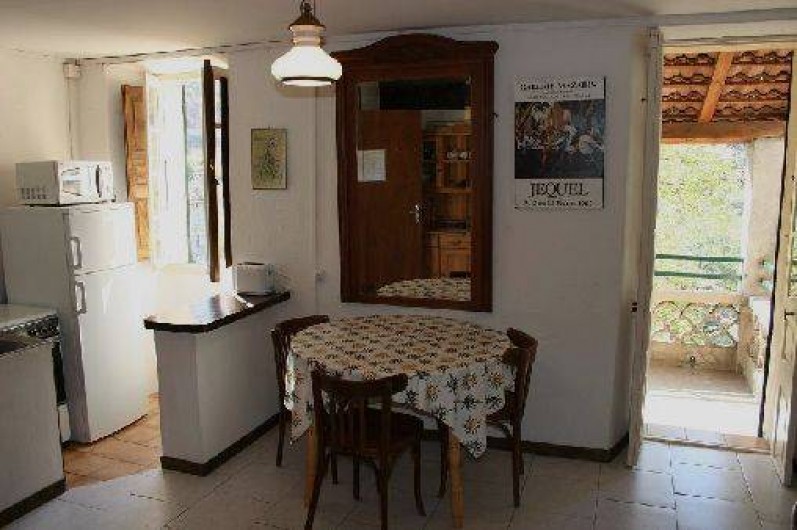 Location de vacances - Appartement à Soccia - séjour et coin cuisine