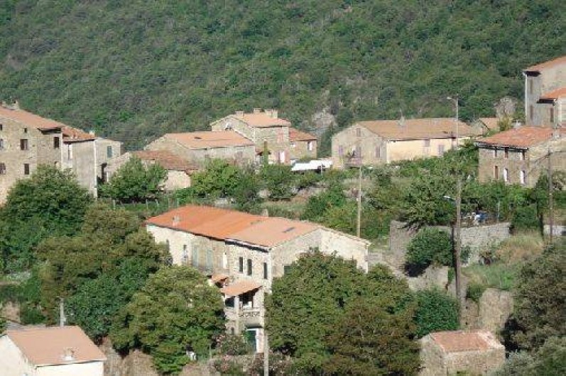 Location de vacances - Appartement à Soccia - vue sur la maison