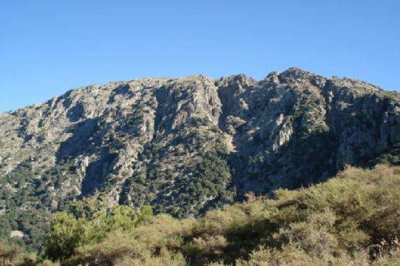 Location de vacances - Appartement à Soccia - vue depuis le parking au départ du chemin vers le lac de Créno