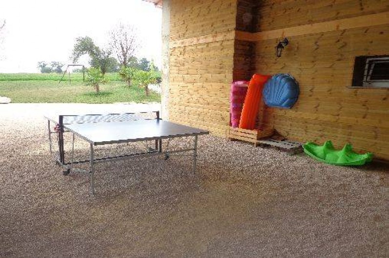 Location de vacances - Villa à Berdoues - table de ping-pong dans hagard 