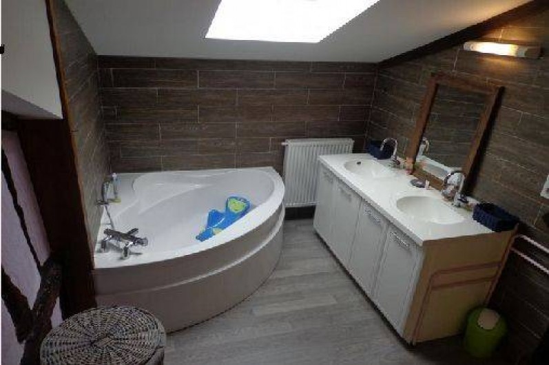 Location de vacances - Villa à Berdoues - Salle de bain, étage