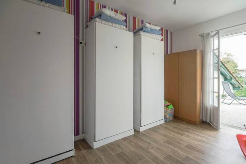 Location de vacances - Villa à Ciboure - lits simple armoire
