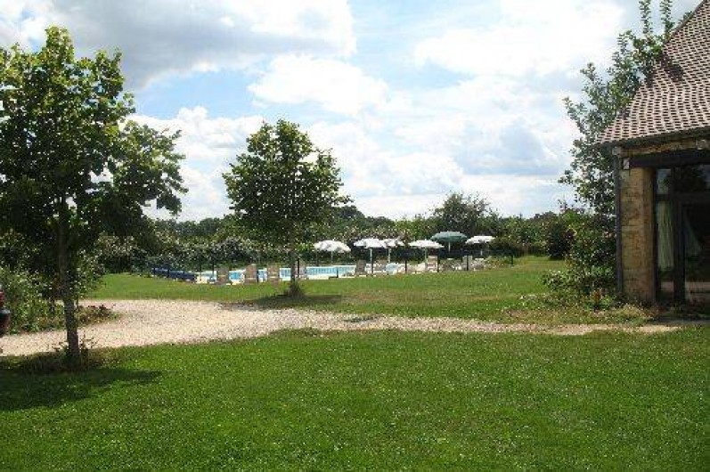 Location de vacances - Villa à Rouffignac-Saint-Cernin-de-Reilhac - piscine
