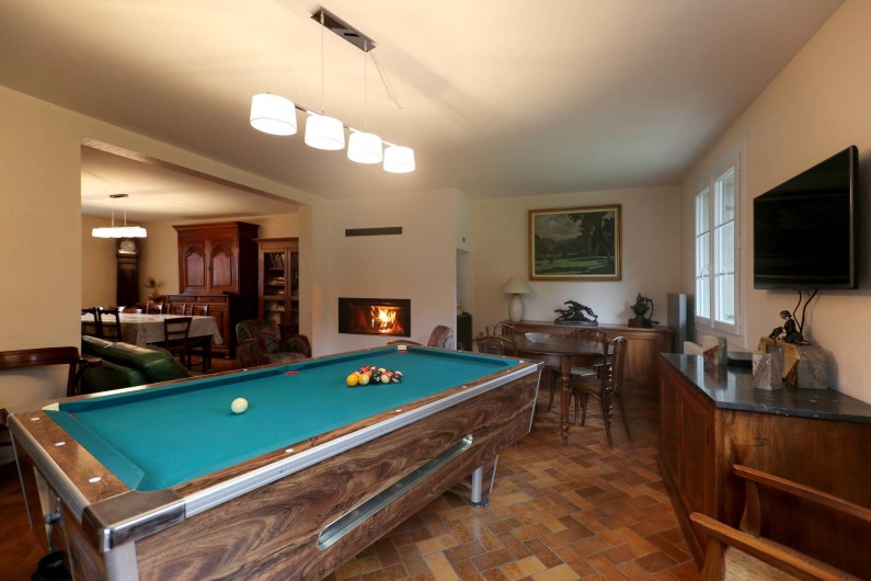Location de vacances - Gîte à Autun - Cheminée panoramique et Billard Americain