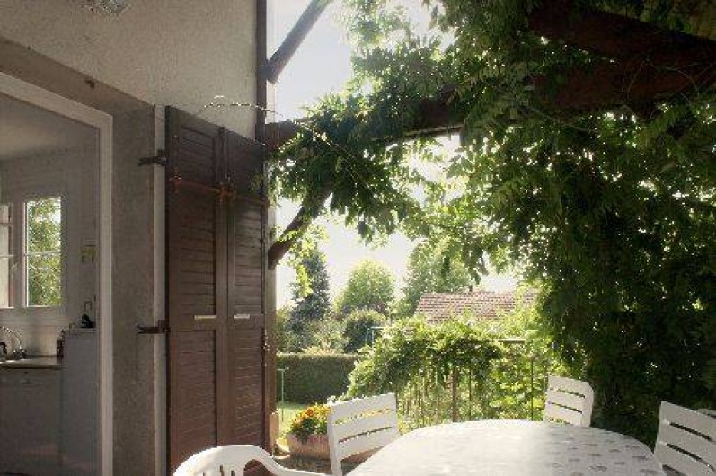 Location de vacances - Gîte à Autun - La terrasse couverte