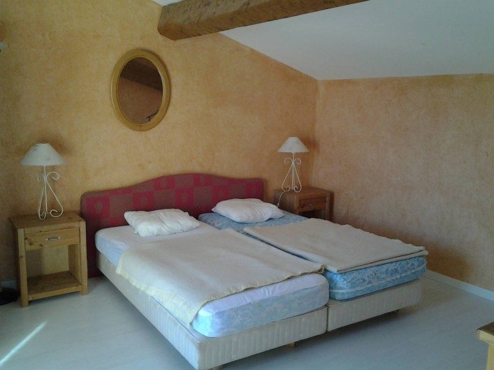 Location de vacances - Villa à Sainte-Maxime - Chambre de l'étage avec terrasse